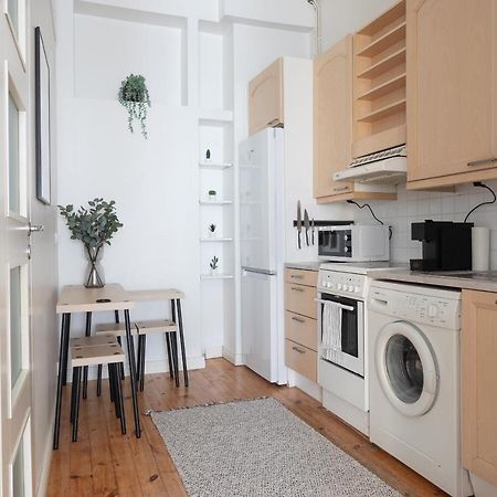 Idyllinen Valoisa Huoneisto Ullanlinnassa. ヘルシンキ エクステリア 写真