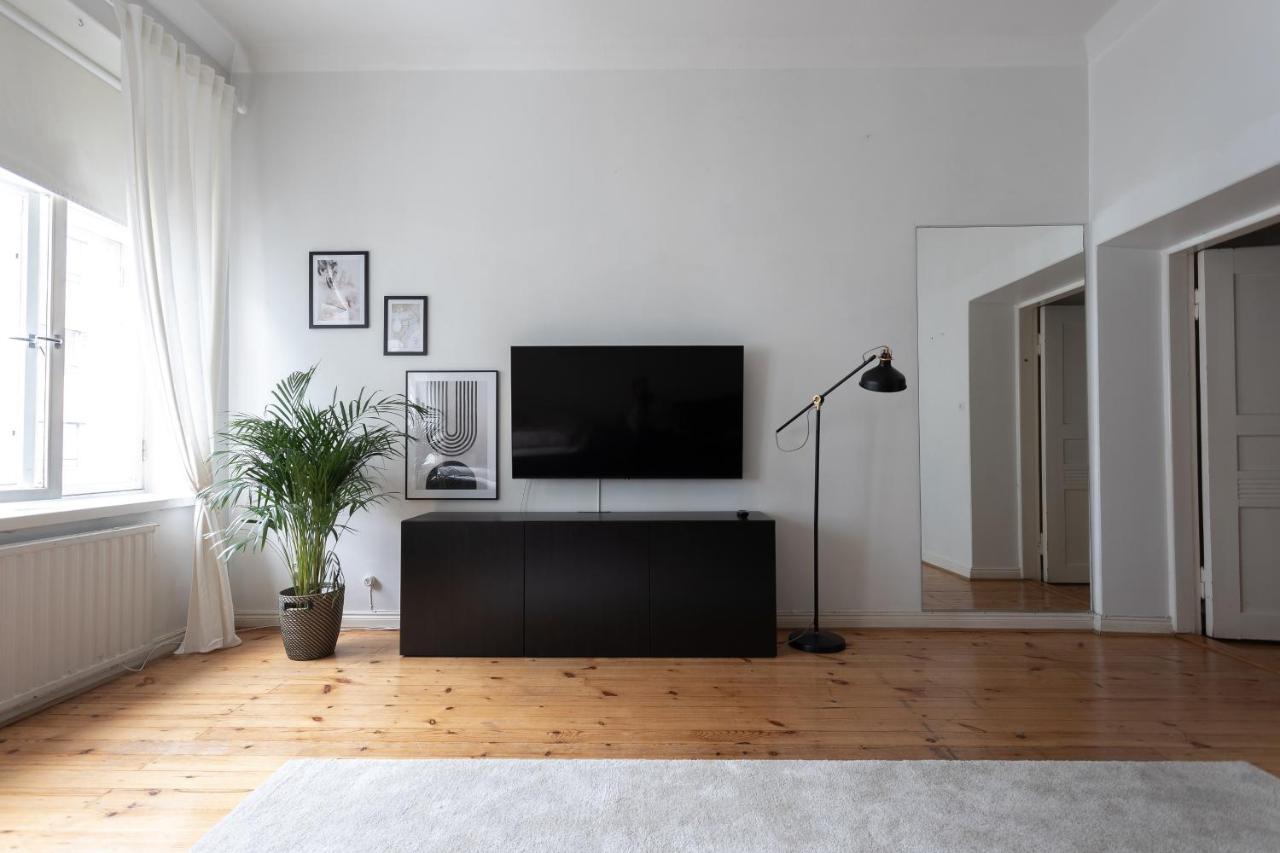 Idyllinen Valoisa Huoneisto Ullanlinnassa. ヘルシンキ エクステリア 写真
